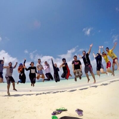 wisatawan surabaya ke karimunjawa