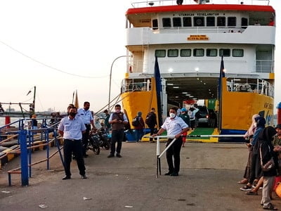 Kapal KMP Siginjai Tujuan Karimunjawa