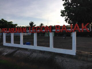 Pelabuhan sandar Legon Bajak Karimunjawa