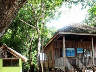 Penginapan BTNKJ di Lokasi Wisata Karimunjawa Pantai Kanjen