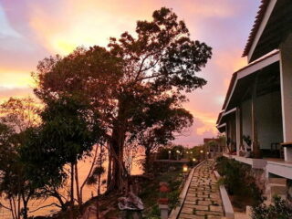 Senja di Penginapan Legon Waru Cottage Lodge Karimunjawa